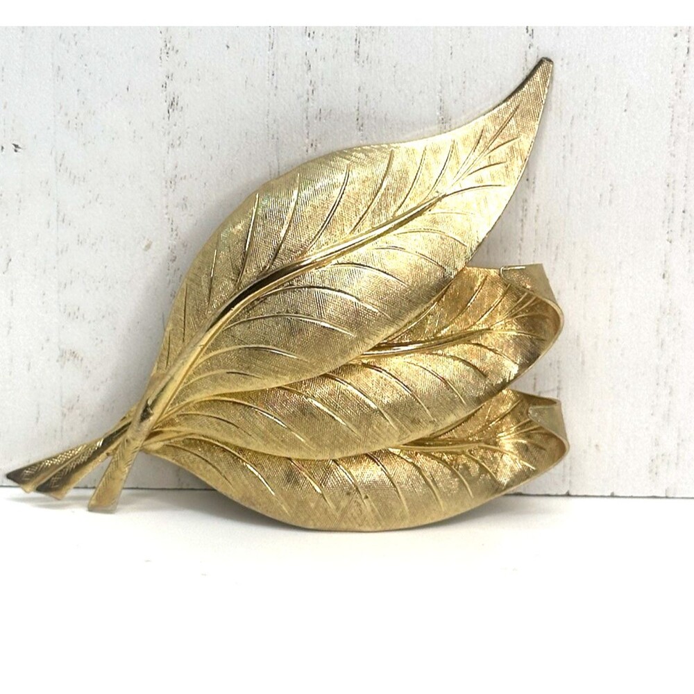 Vintage Three Leaf Gold Tone Brooch Jewelry For Fall Autumn Statement Pin
